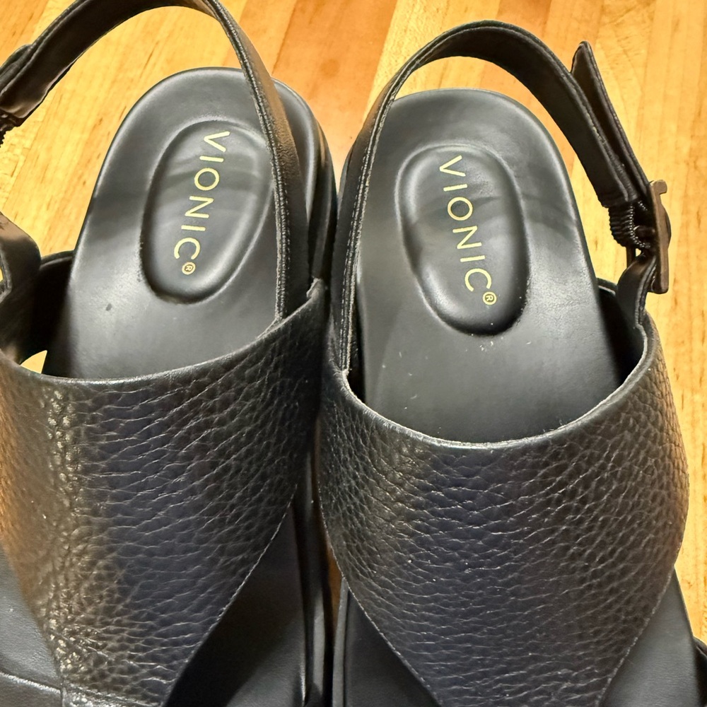 Vionic Alondra Lug Orthopedic Sandle - Picture 5 of 5